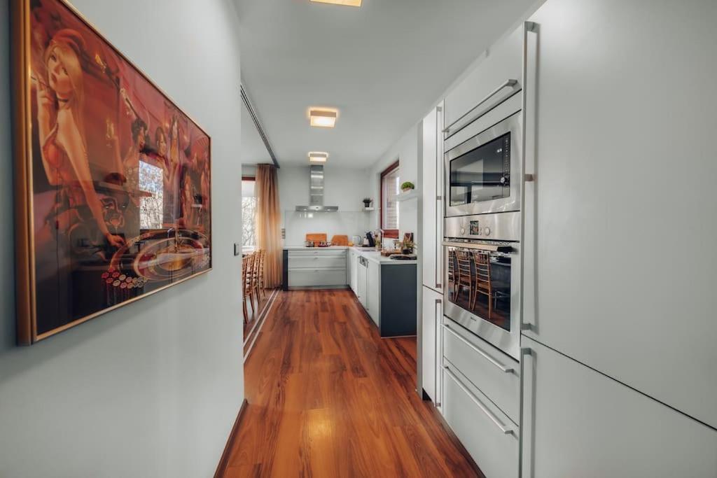 Marvel 2bd In Modern With Cozy Terrace *